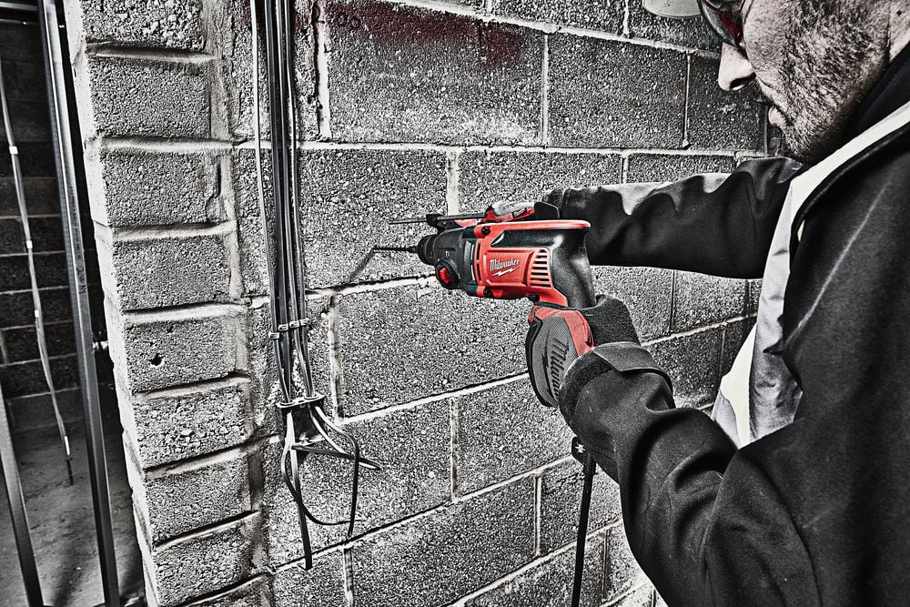 Gyors, hideg és szikramentes: Milwaukee M18 FMCS akkus fémvágó körfűrész